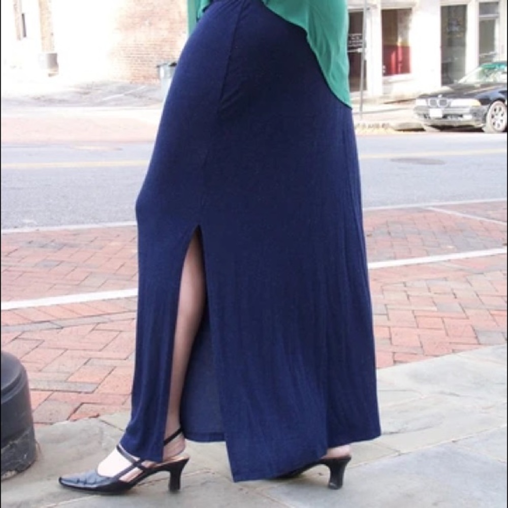 Soft Classic Maxiskirt - Picture 2 of 3